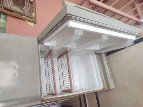 pel full siZe refrigerator sell in good condition