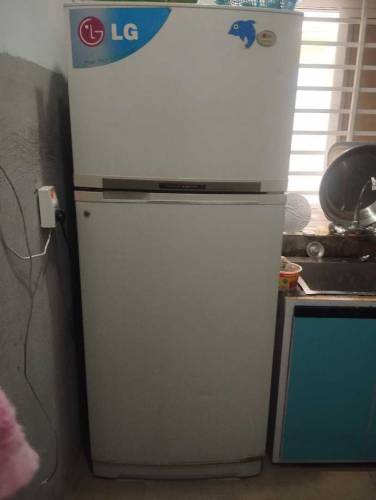 Full size fridge no frost fridge condition 10/9.5