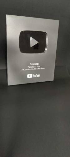 YouTube play button 