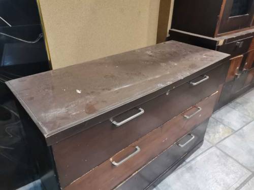 Dressing table it is very cheap 