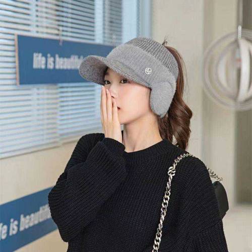 •  Material: Wool•  Pattern: Plain