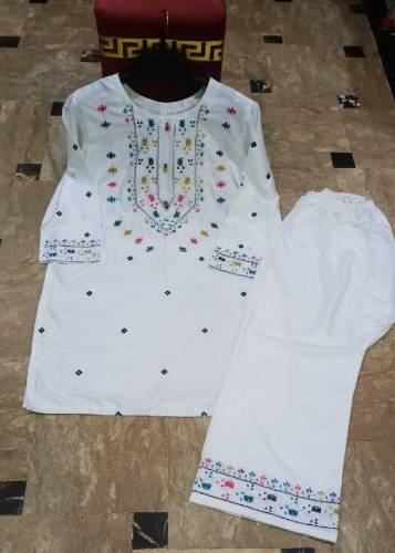 •  Shirt Fabric: Linen•  Pattern: Embroidered•  Trouser Fabric: Linen•