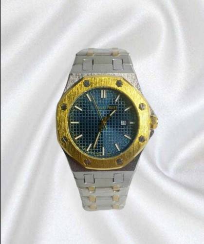 Mens quartz water resistant round analogue watch 