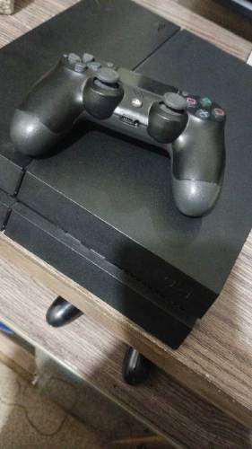 Ps4 in good conditioni