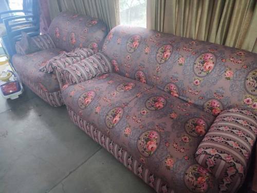 6 seater Sofa Set urgent sale