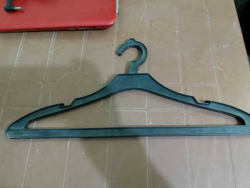 clothes hangers 