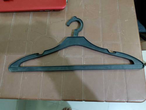 clothes hangers 