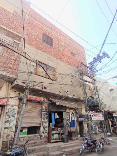 i am selling commercial building corner property Good location 