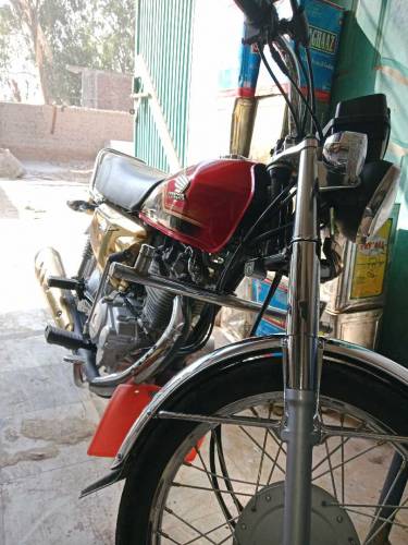 Motorcycle Honda CG 125 Self Start golden edition 