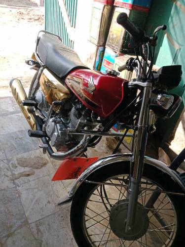 Motorcycle Honda CG 125 Self Start golden edition 