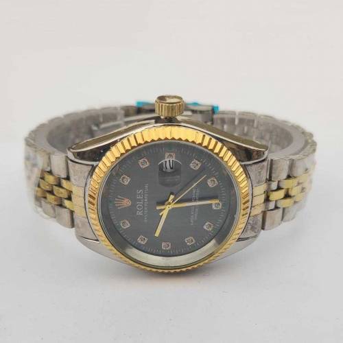 MAN'S STYLISH ANALOG WATCH TWO UNIQUE COLOURS 