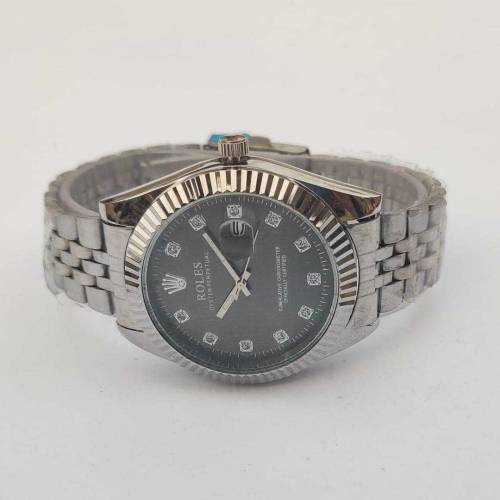 MAN'S STYLISH ANALOG WATCH TWO UNIQUE COLOURS 