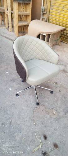 Revolving chair 