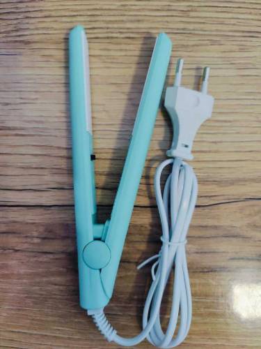 1 Pc Lightweight & Portable Mini Hair Straightener