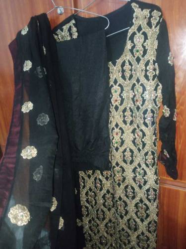 Three piece woman suit in cheap price with good condition