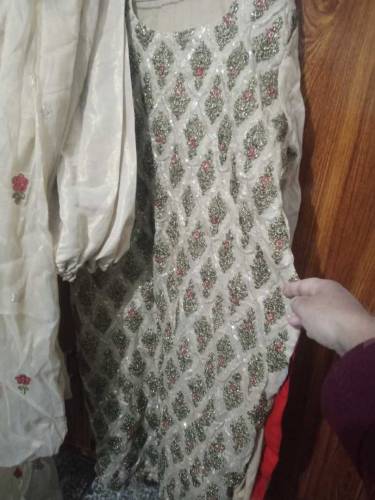 Three piece woman suit in cheap price with good condition