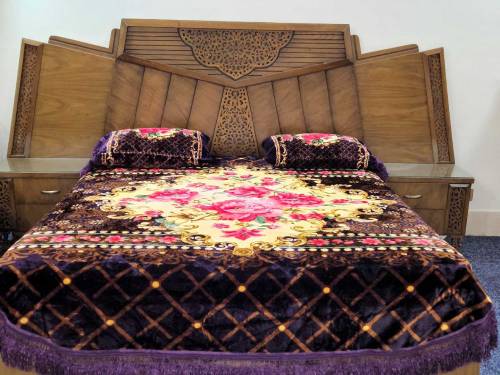 High Quality Wooden KING BED with DRESSING TABLE