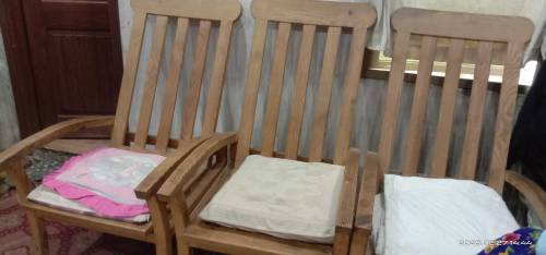 4 wooden chairs
