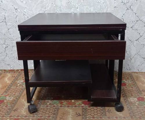 Expandable Wooden Table with Metal Frame & Wheels – Perfect for Any Sp
