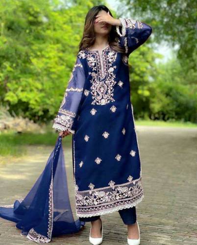 ladies dress/3 pc suit/casual/formal/stylish board/Lawn/dhanak