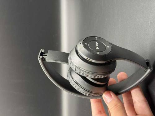 P47 Wireless Headphones 