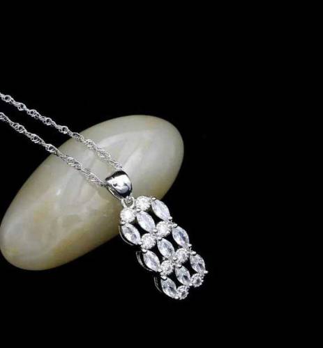 Elegant silver cubic zirconia necklace 