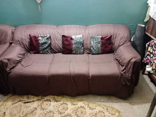 5 seater sofa set with brown cover
