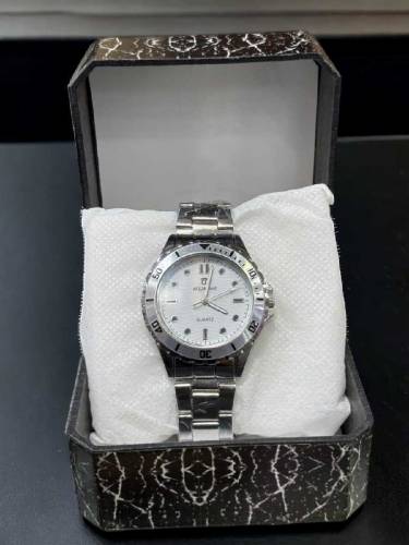 Men's stylish quartz round dial stainless steel watch 