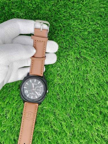 Mens's leather strap watch