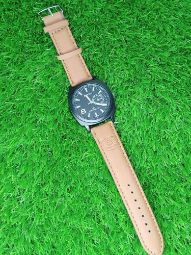 Mens's leather strap watch