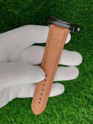 Mens's leather strap watch