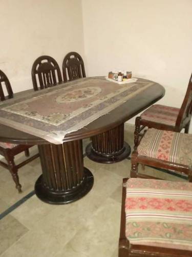 Dining table with 6 chairs 