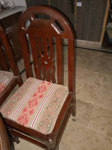 Dining table with 6 chairs 