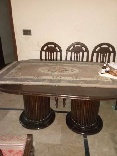 Dining table with 6 chairs 