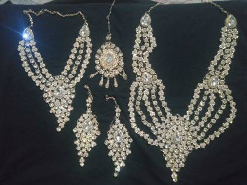 jewellery set good condition 