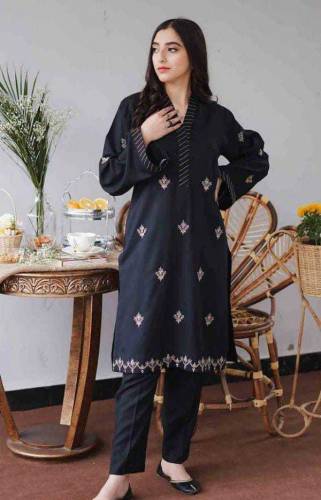 3 Pcs Women's Unstitched Lawn Embroidered Suit